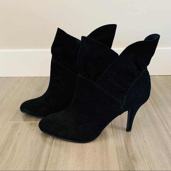 Nine West Black Tulip Ankle Boots, size 7 - Picture 2 of 7